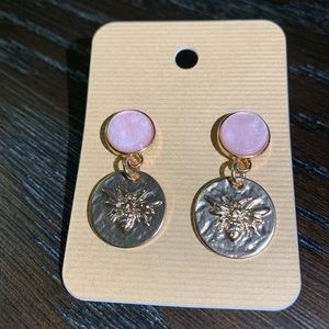 NWOT Queen Bee earrings gold and pink
